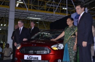 Gujarat Chief Minister Smt. Anandiben Patel and Ford Moto...